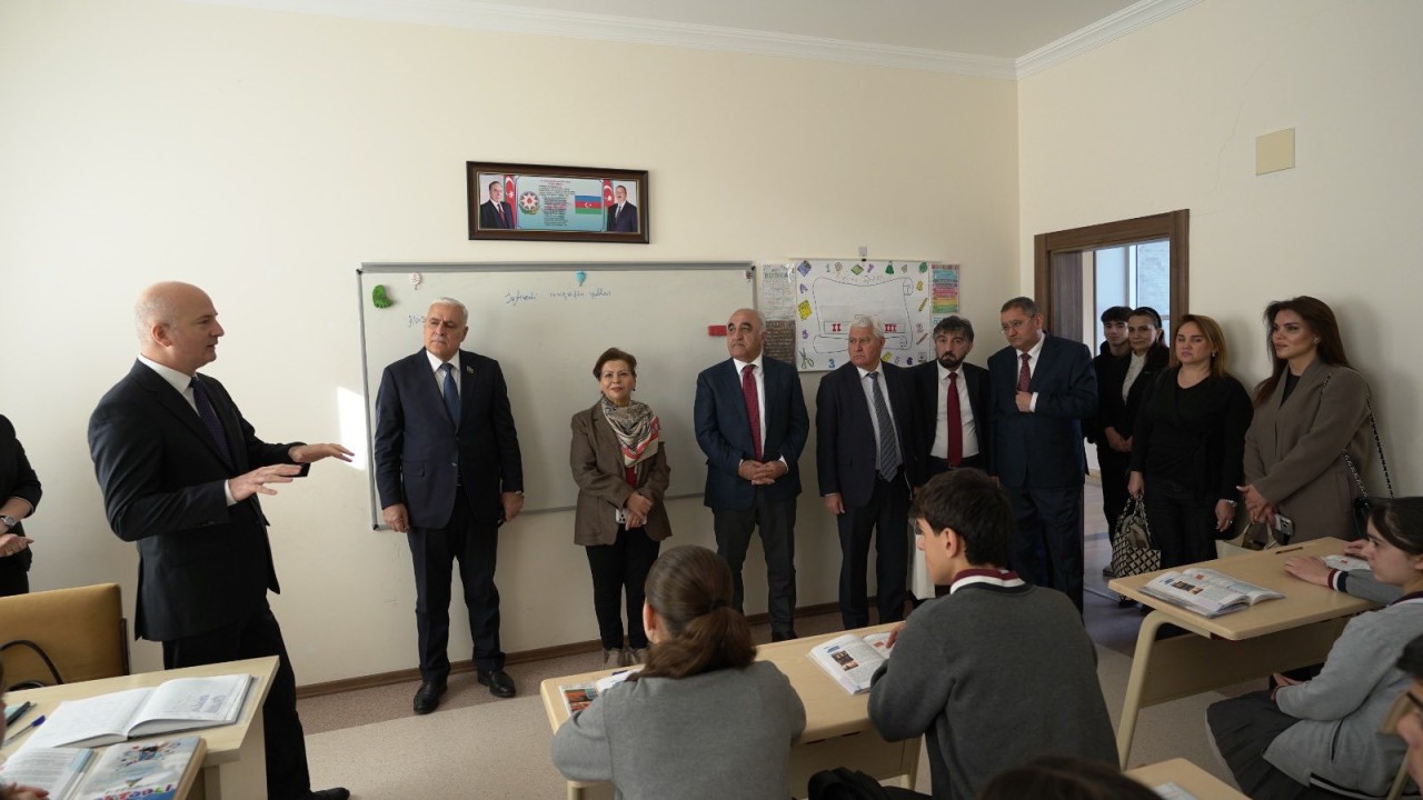 Elm məktəbdən başlayır: UNEC-in təşəbbüsü genişlənir (FOTO)